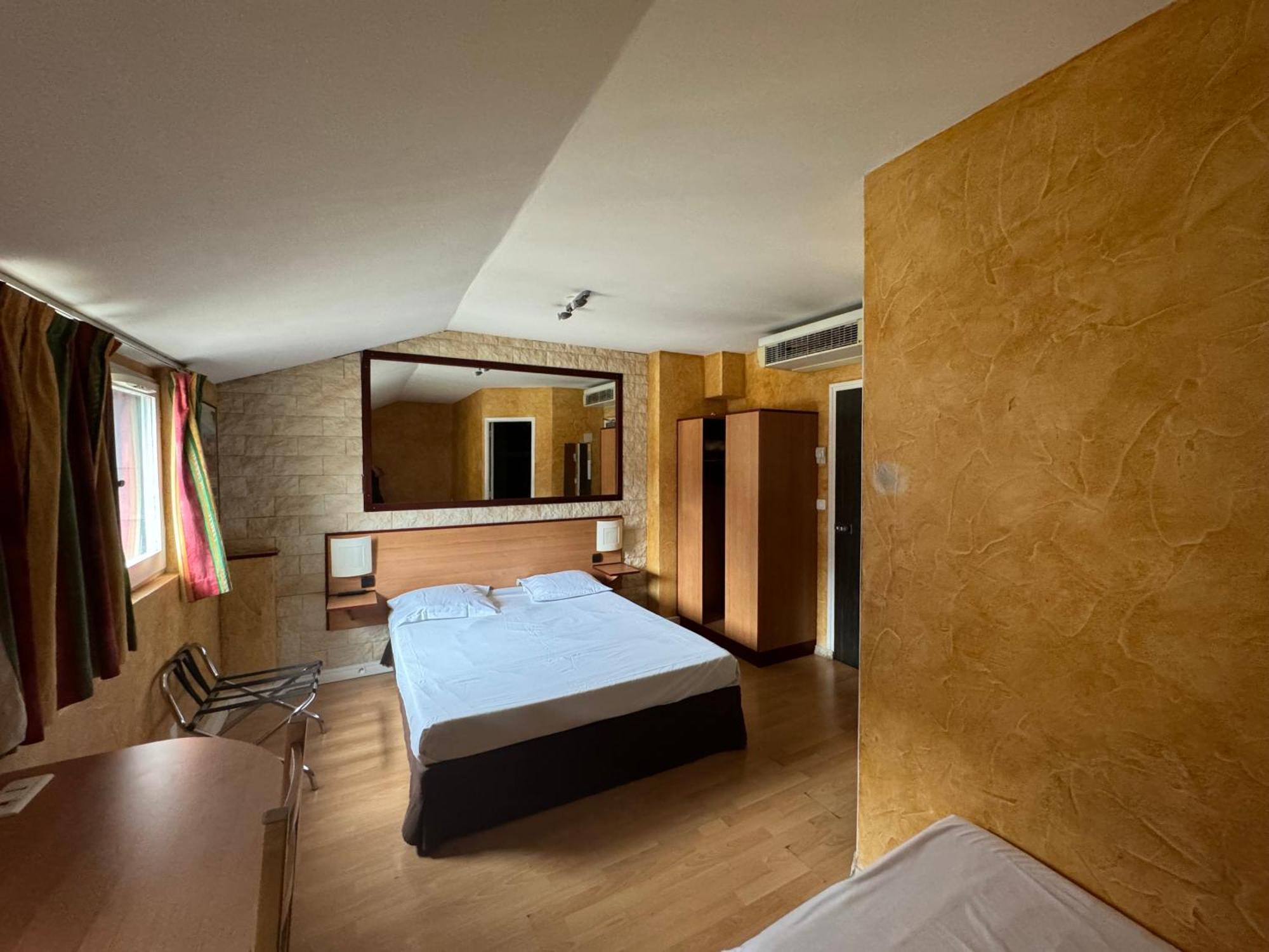 Hotel Bosquet Pau Centre - Self Check In Budget Hotel Exterior photo