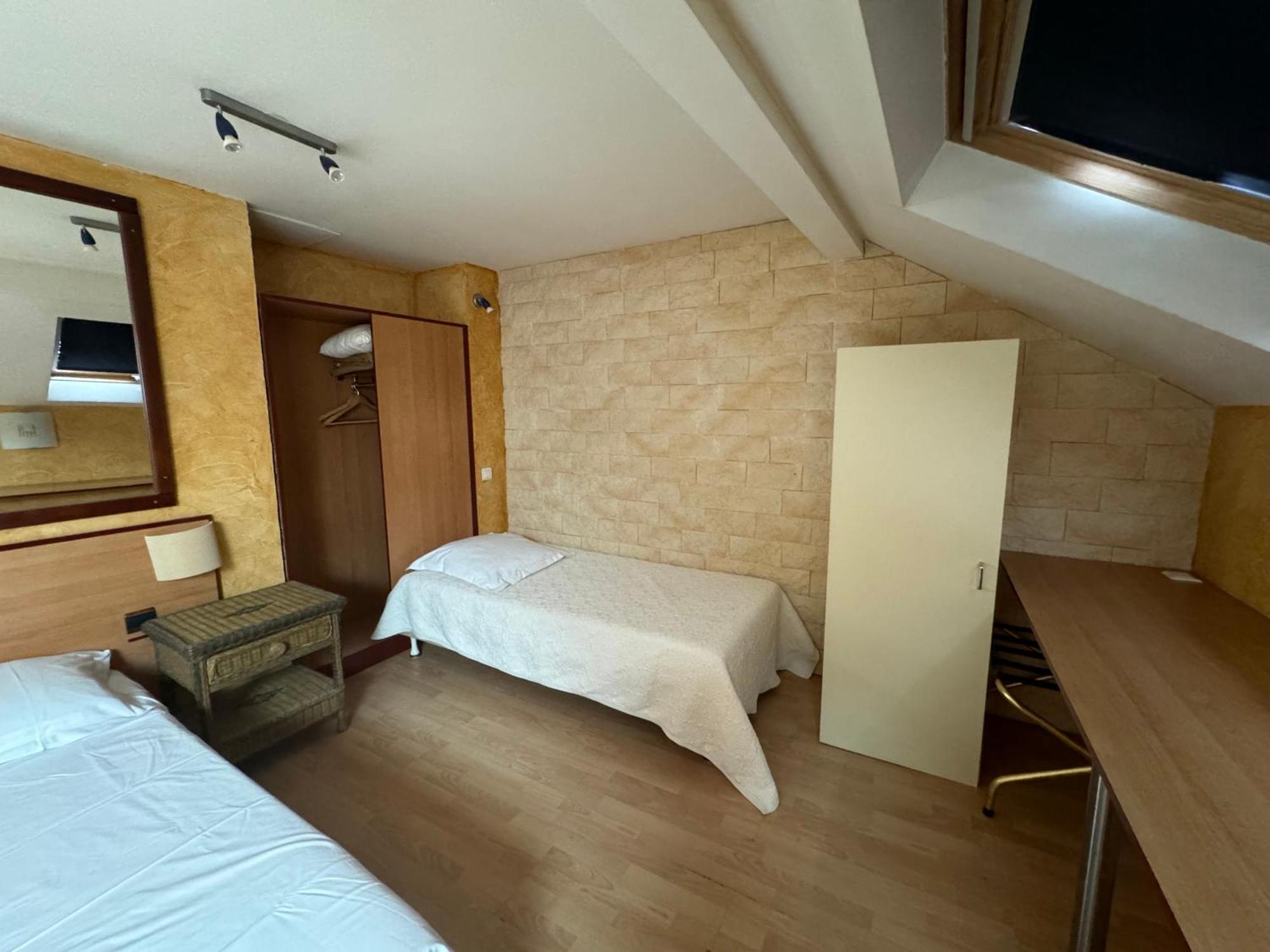 Hotel Bosquet Pau Centre - Self Check In Budget Hotel Exterior photo